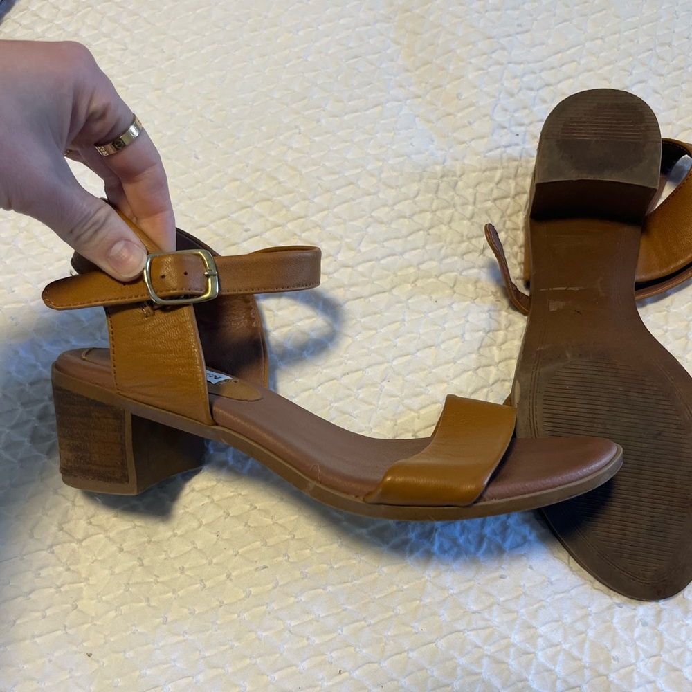 Leather Steve Madden Sandals size 6